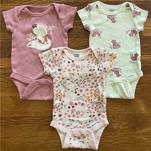 Gerber Woodland Fox and Floral Pink & White Onesie Bodysuit Set of 3 Sz Newborn